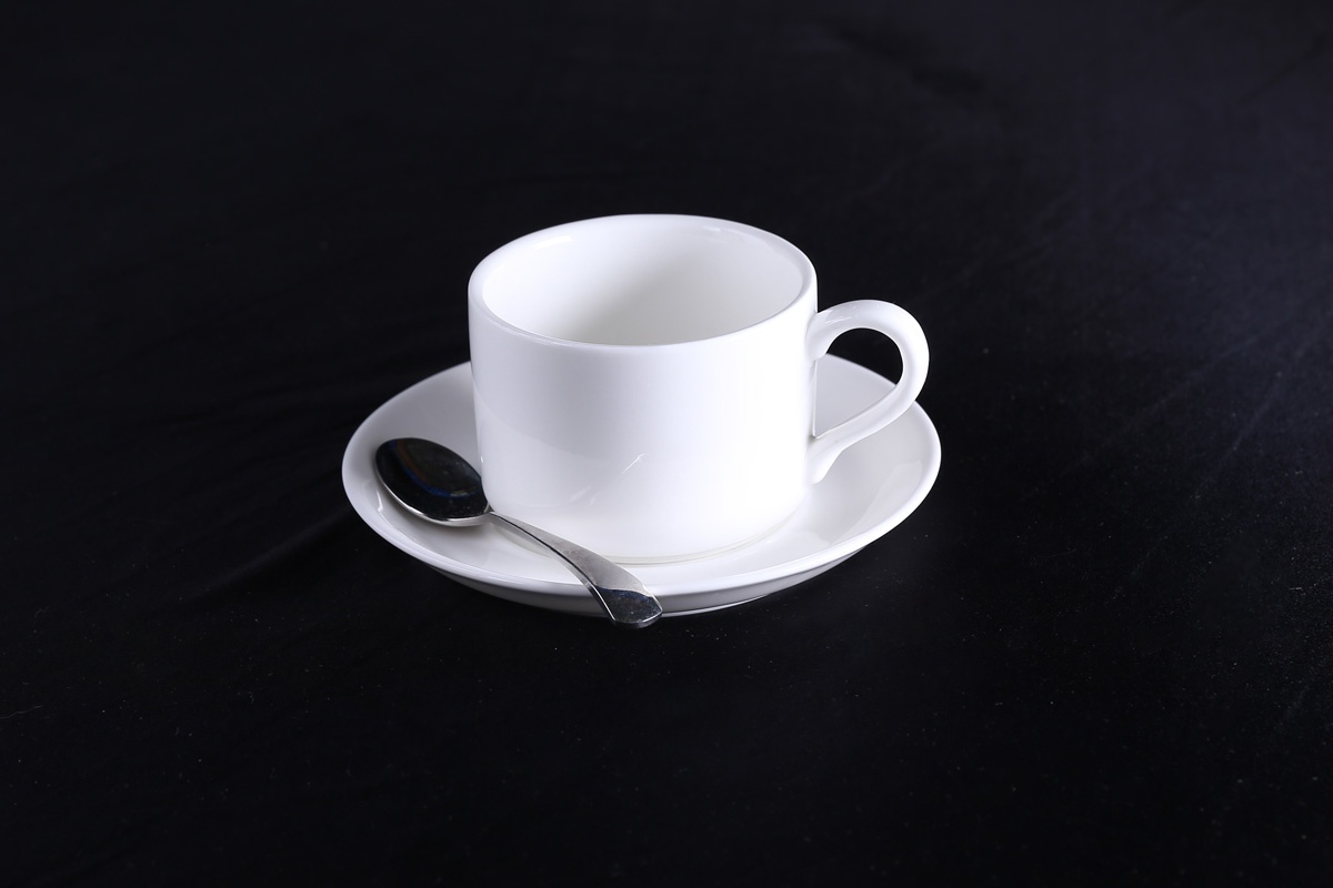 咖啡杯和咖啡勺